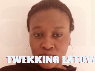 TWEKKING_LATOYA